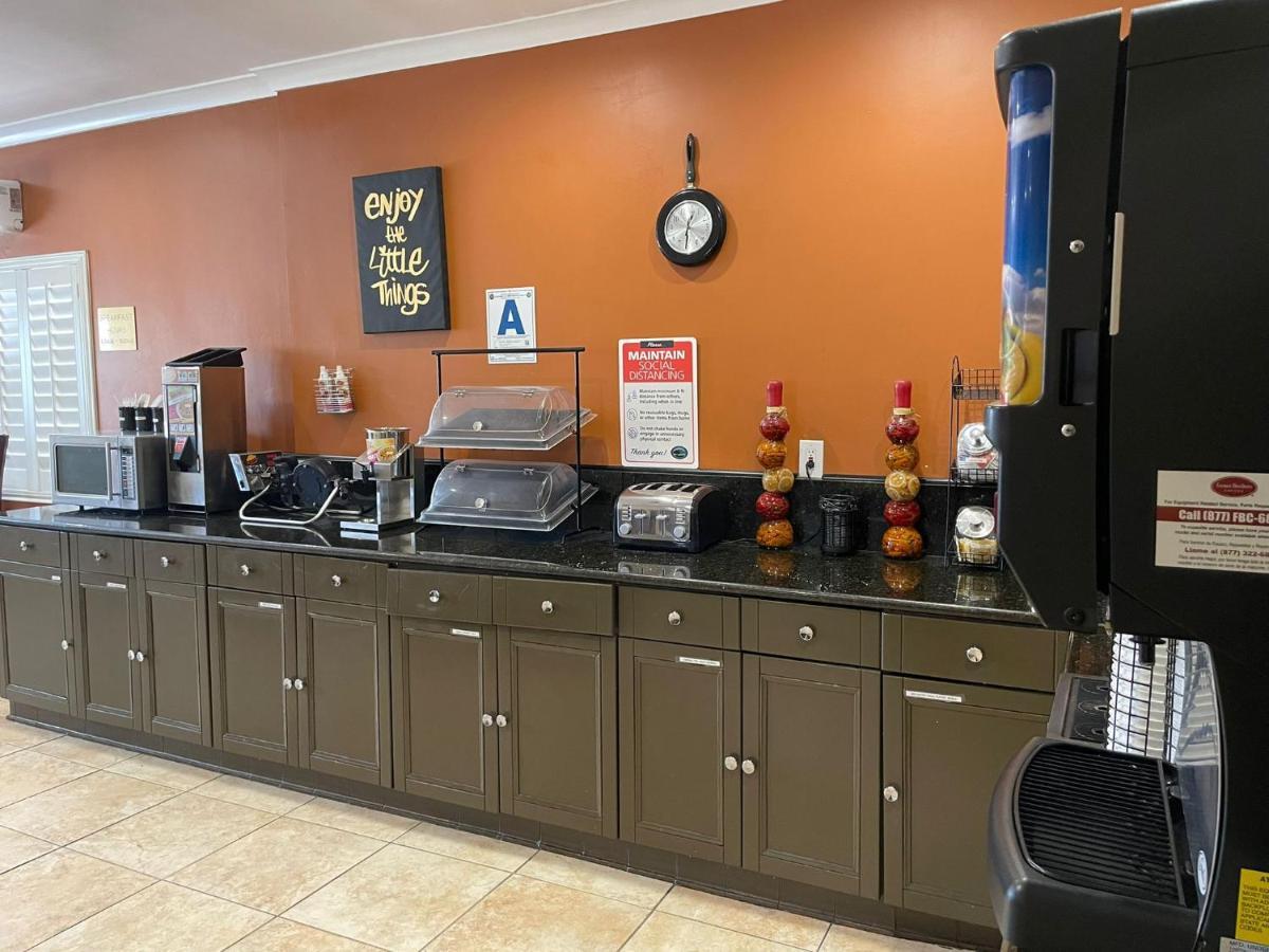 Ramada By Wyndham San Diego Poway Miramar Экстерьер фото