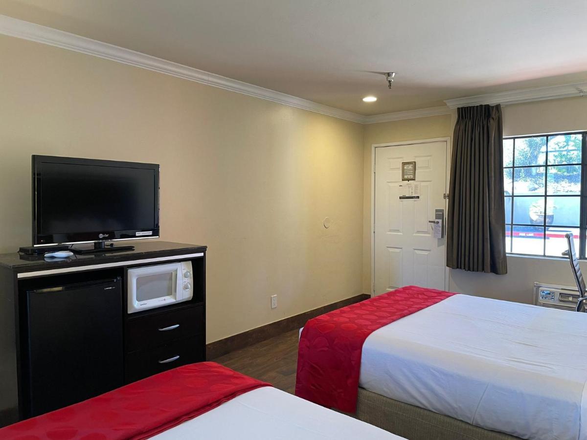Ramada By Wyndham San Diego Poway Miramar Экстерьер фото