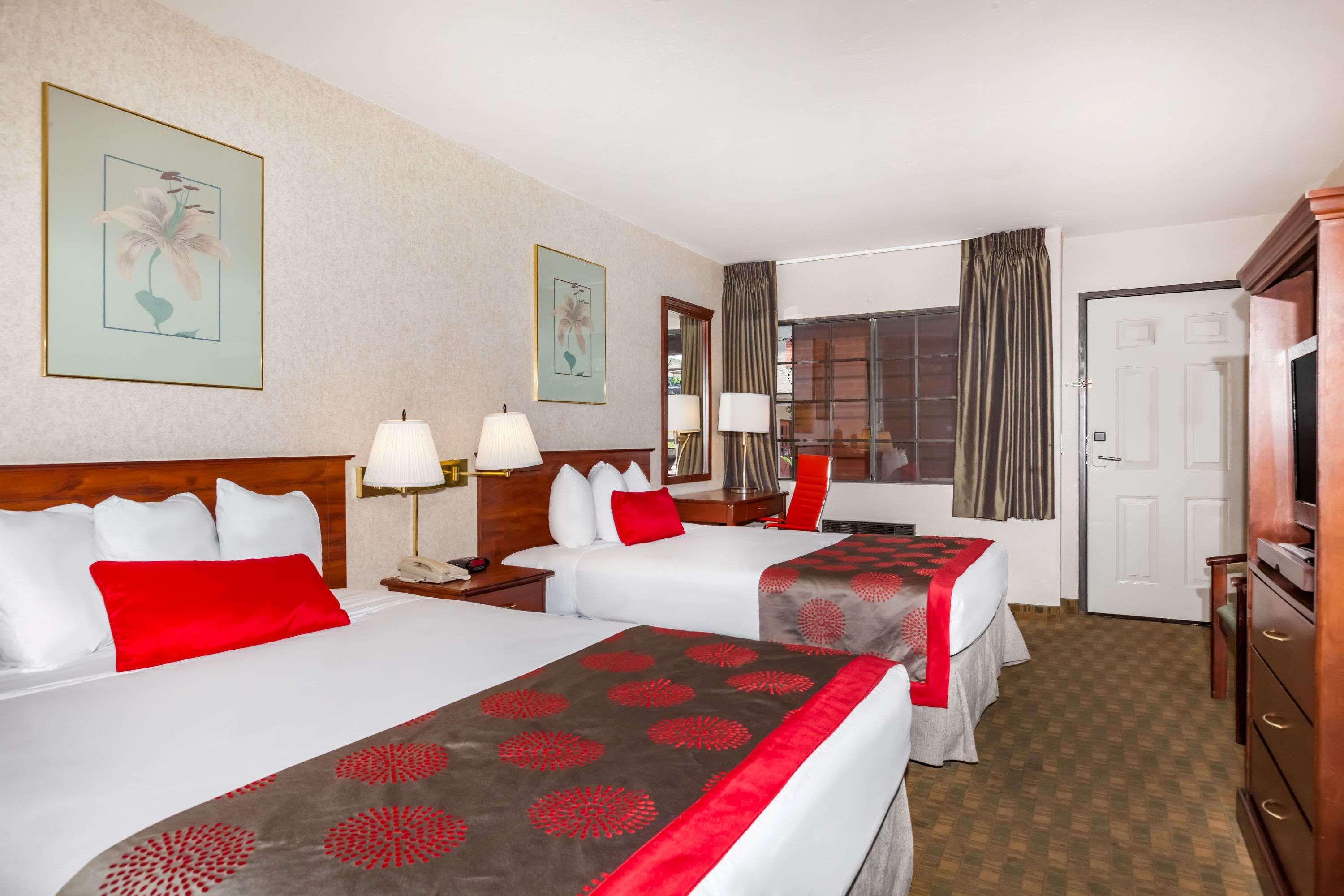Ramada By Wyndham San Diego Poway Miramar Экстерьер фото