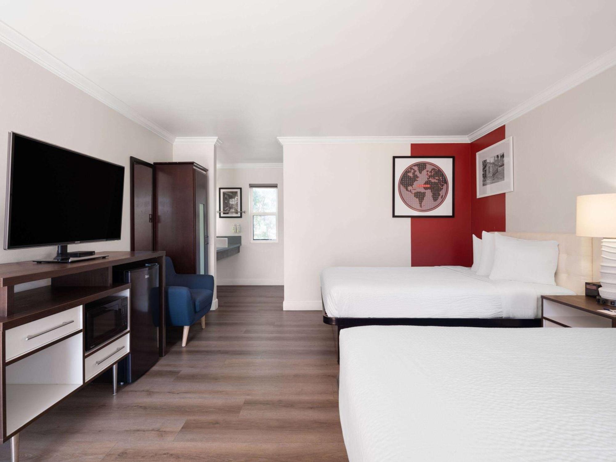 Ramada By Wyndham San Diego Poway Miramar Экстерьер фото