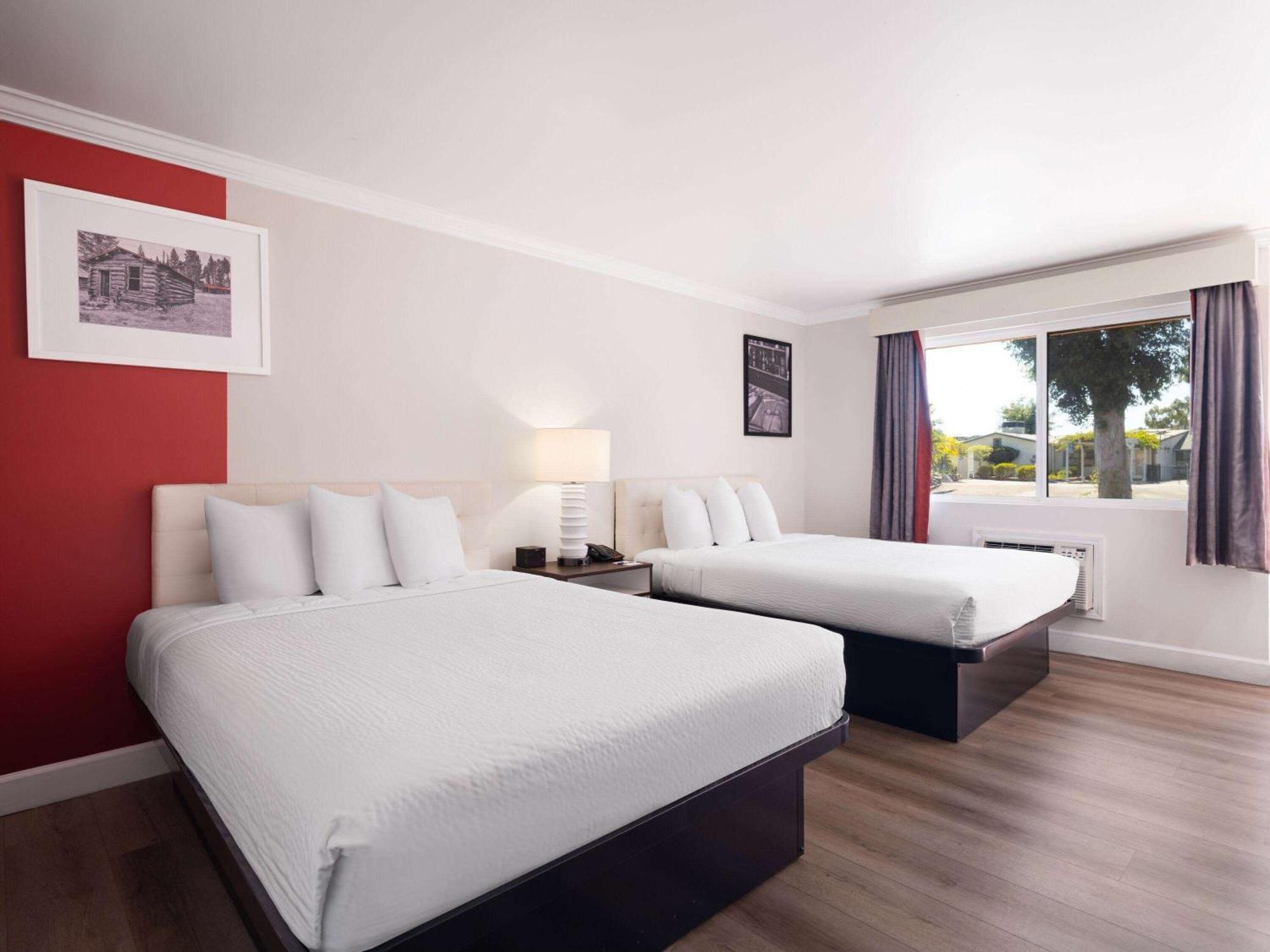 Ramada By Wyndham San Diego Poway Miramar Экстерьер фото