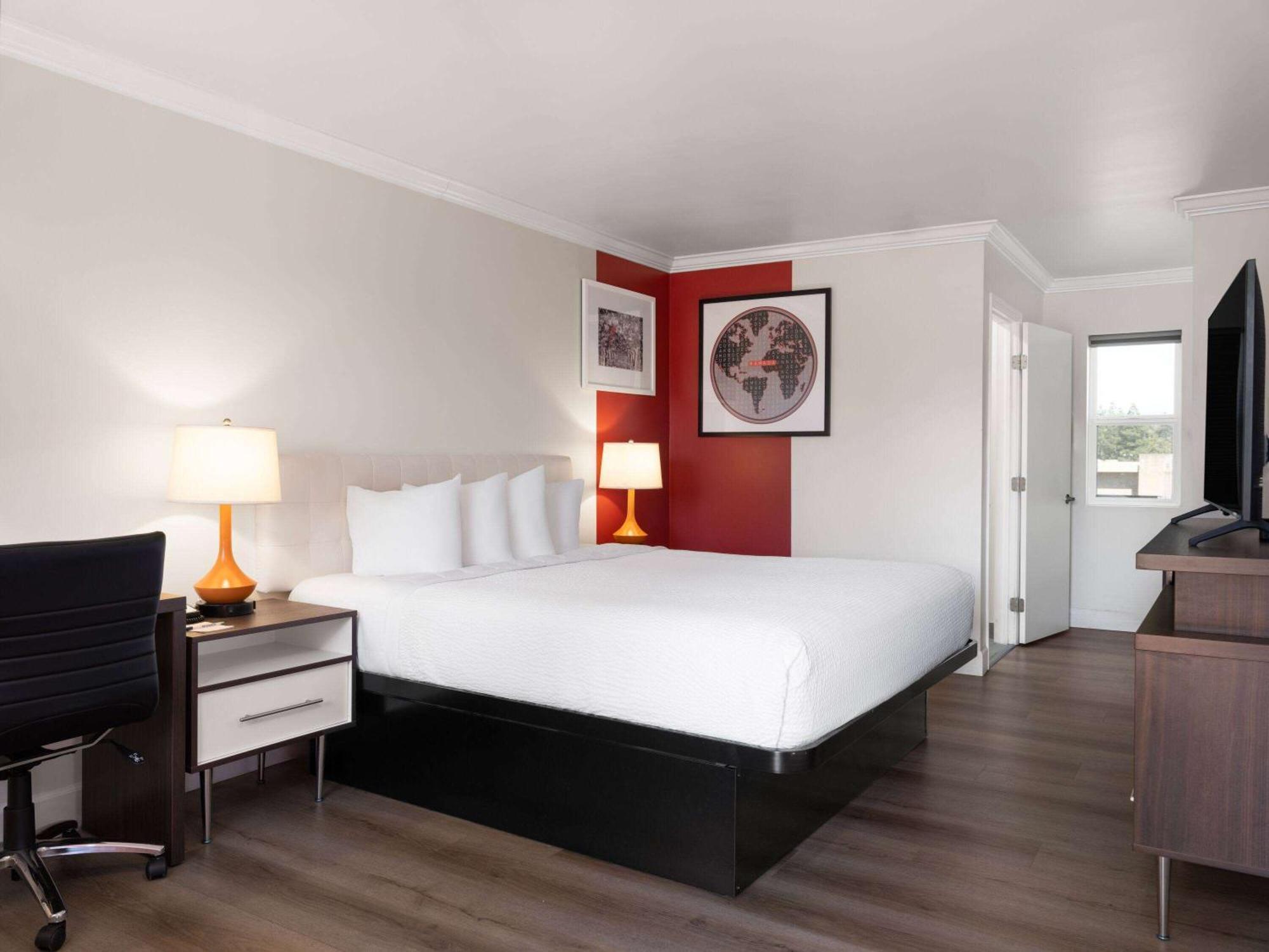 Ramada By Wyndham San Diego Poway Miramar Экстерьер фото