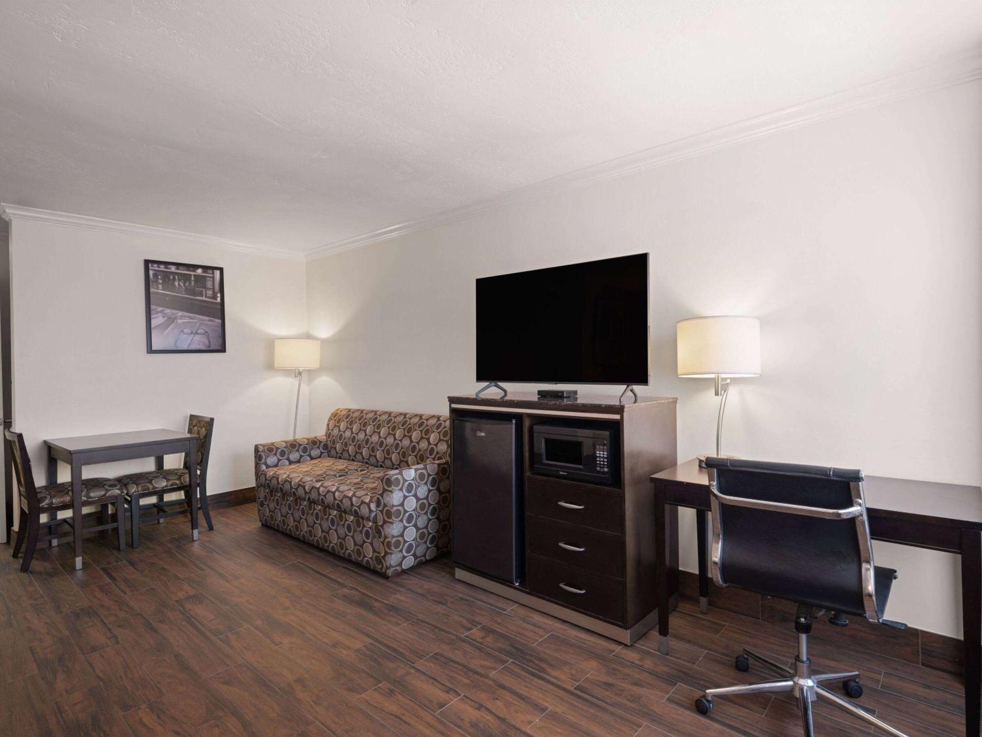 Ramada By Wyndham San Diego Poway Miramar Экстерьер фото